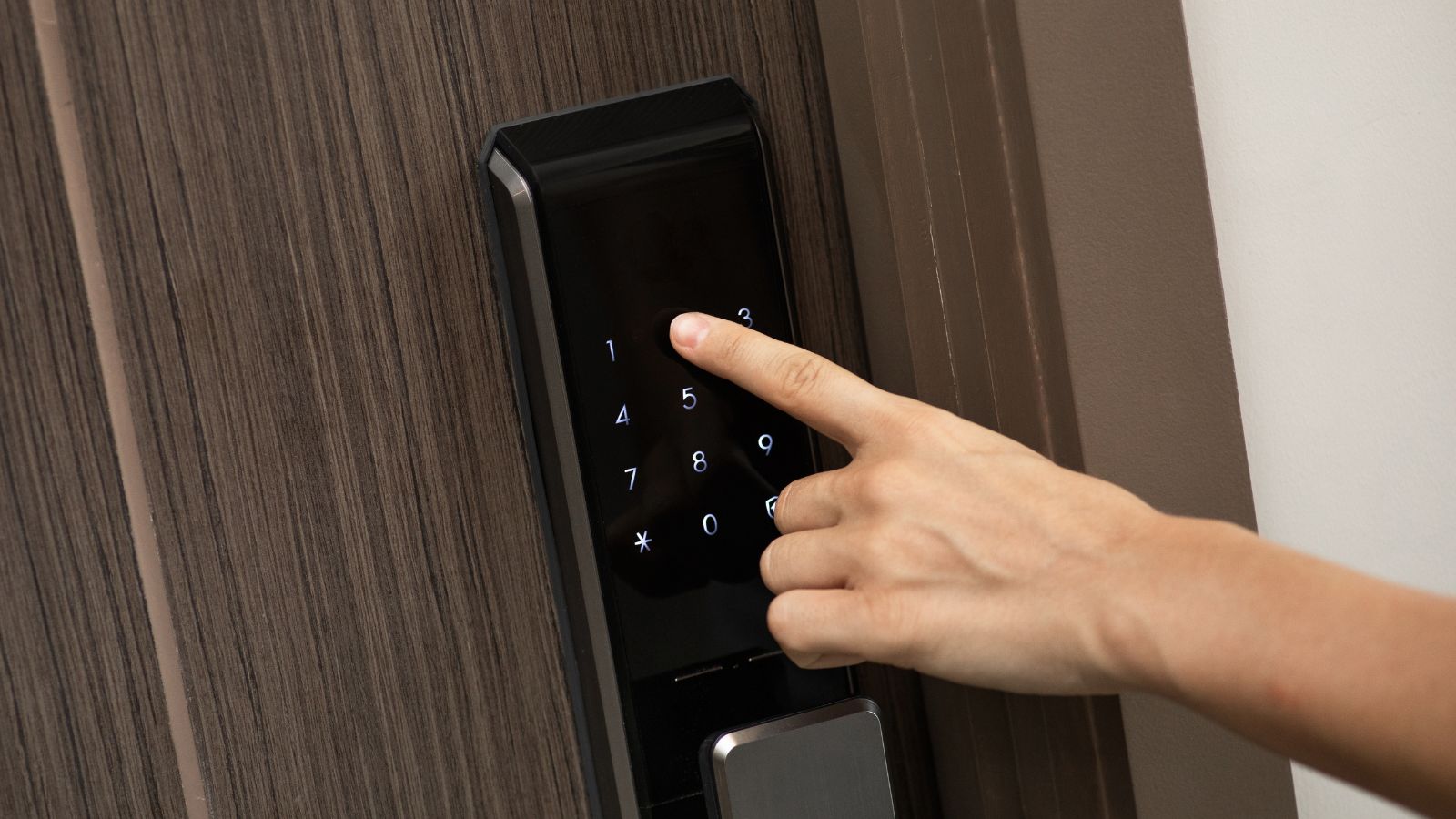 Faulty Locks or Security Systems in Short-Term Rentals: 11 Steps to Effectively Deal