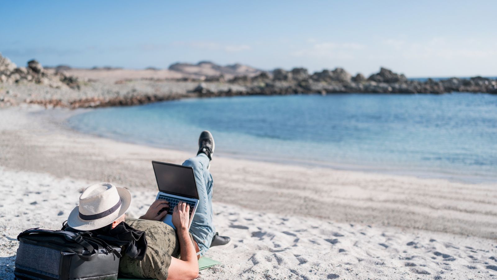 Short-Term Rentals and Digital Nomadism: 11 Crucial Considerations