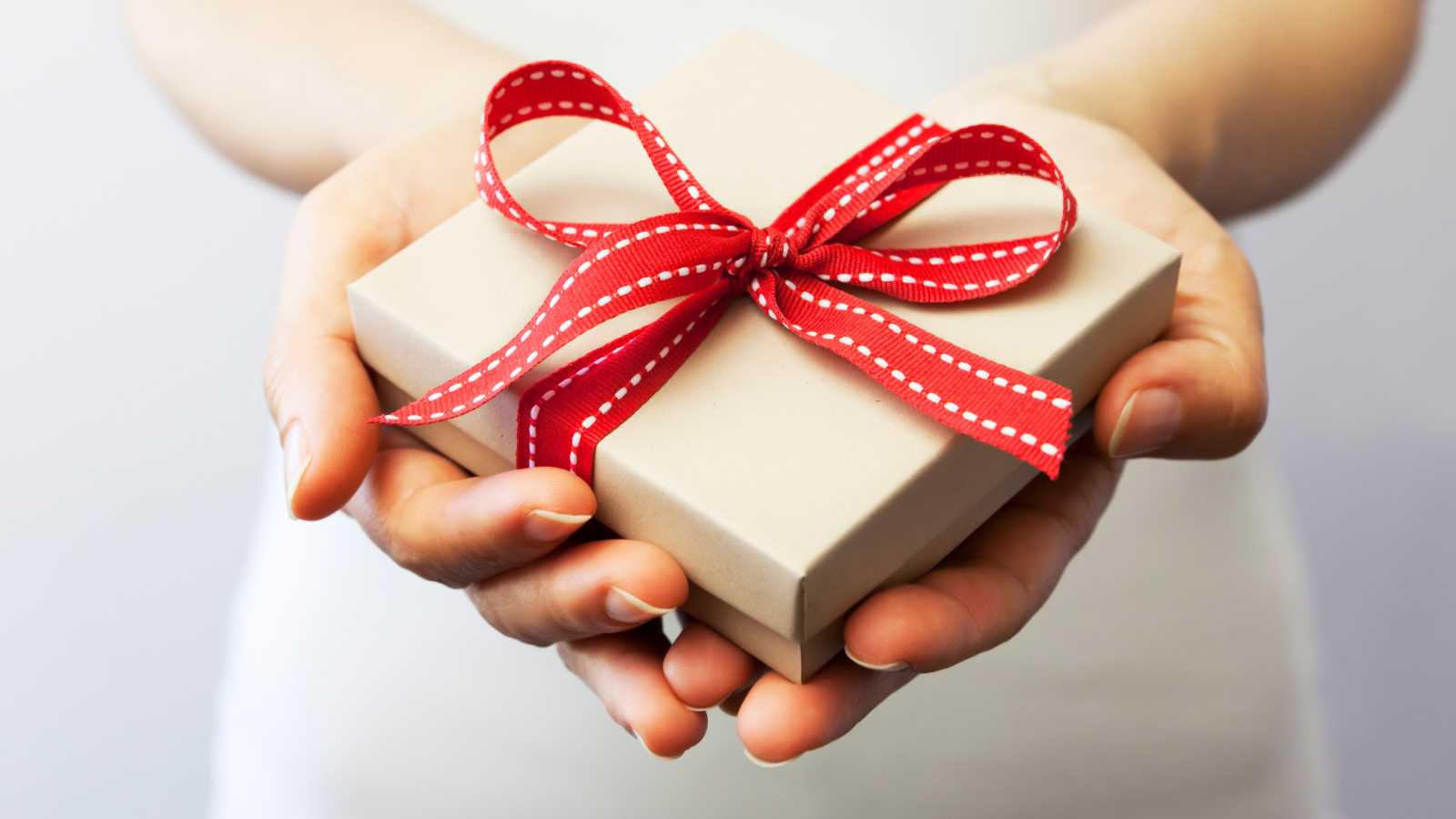Cruise Gift Ideas: 5 Highly Recommended Gifts for Cruise Lovers