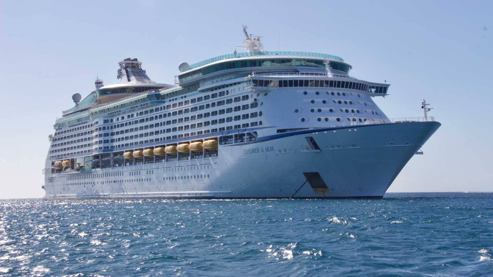 How Cruise Ships Float: 7 Fascinating Facts to Understand Marine Engineering