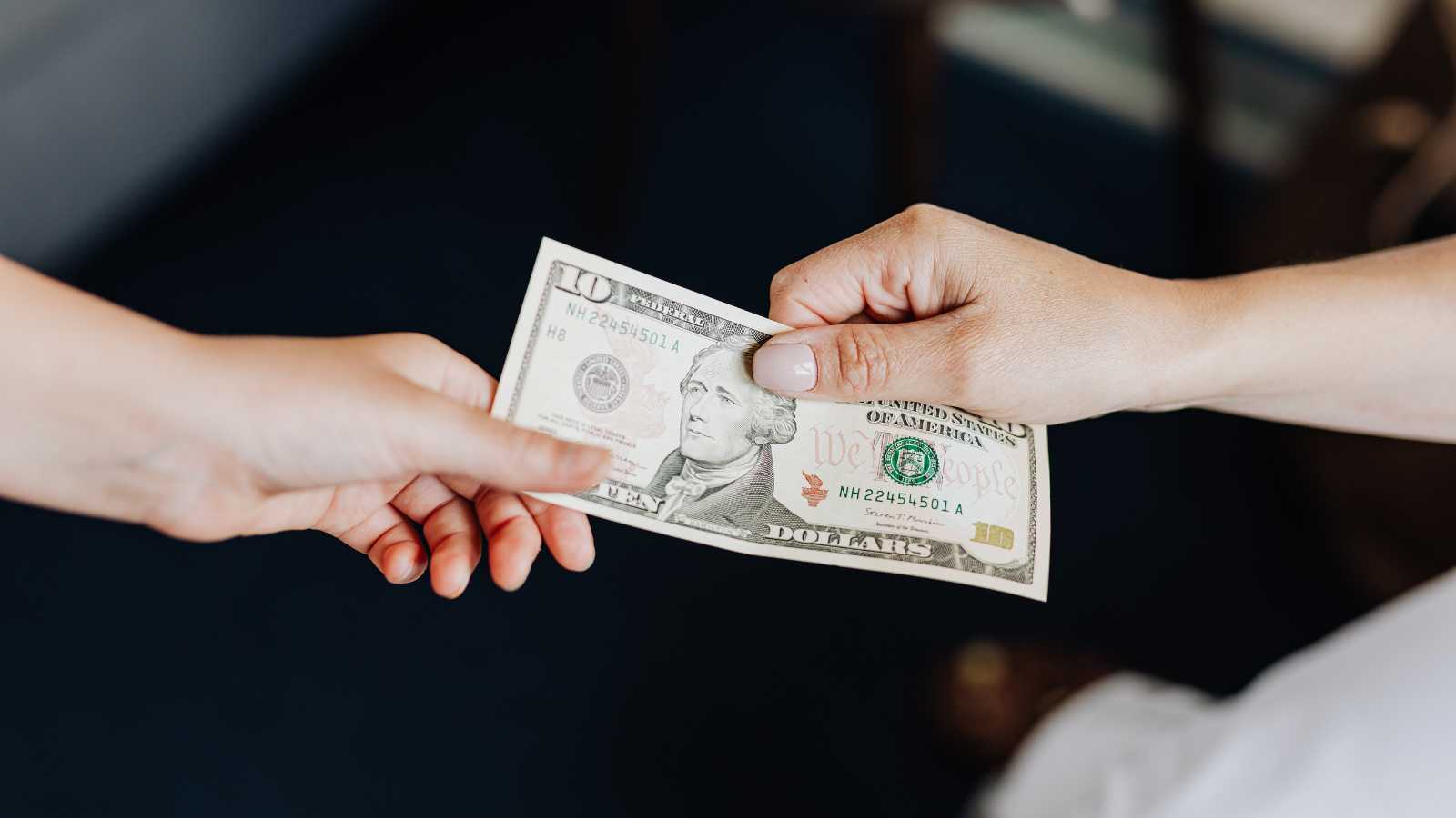 How Much to Tip a Royal Genie: 5 Essential Tips for Rewarding Exceptional Service